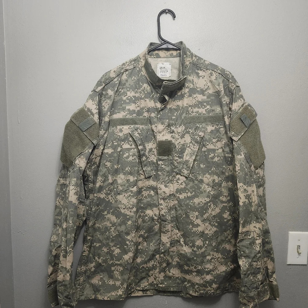 Men's camouflage jacket coat size large long  full zipper army combat un…